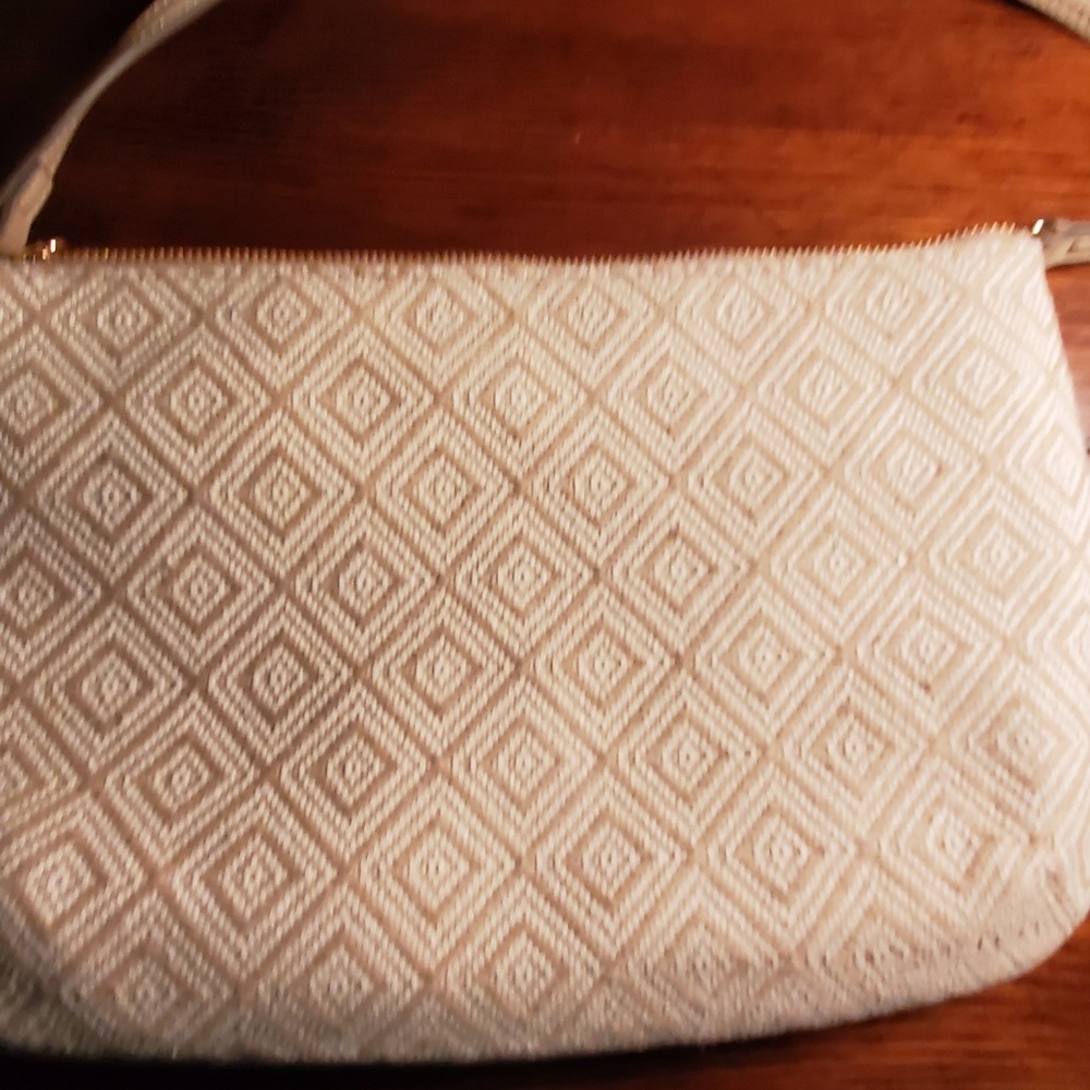 Lauren Conrad cross body. - Picture 3 of 8